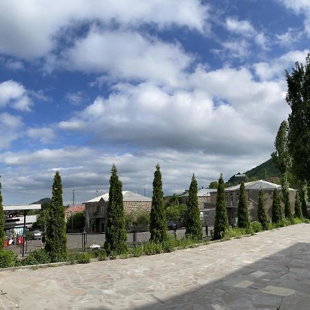 Yolyans Hotel Goris Buitenkant foto