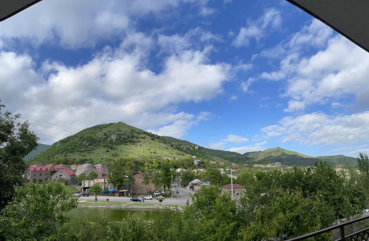 Yolyans Hotel Goris Buitenkant foto