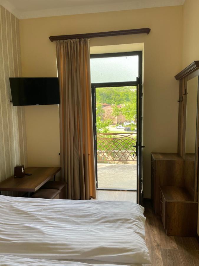 Yolyans Hotel Goris Buitenkant foto