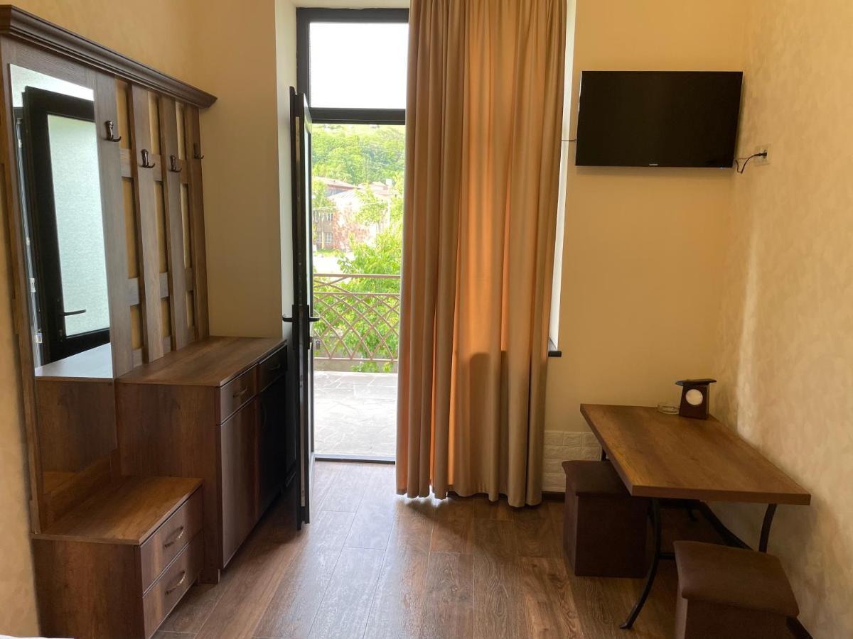 Yolyans Hotel Goris Buitenkant foto