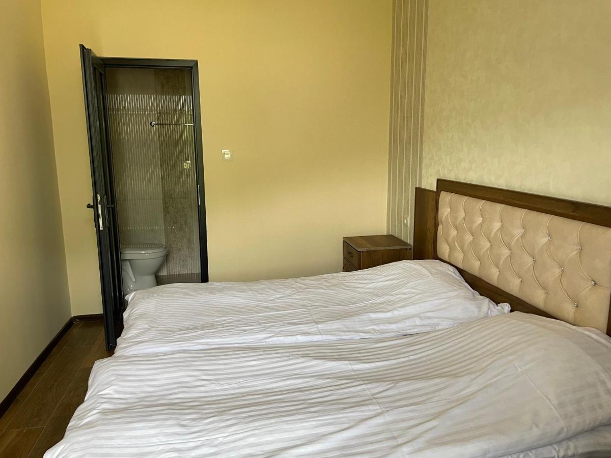 Yolyans Hotel Goris Buitenkant foto