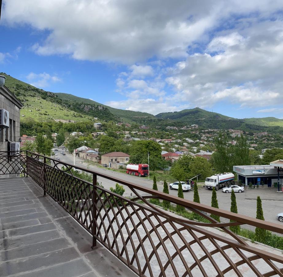 Yolyans Hotel Goris Buitenkant foto