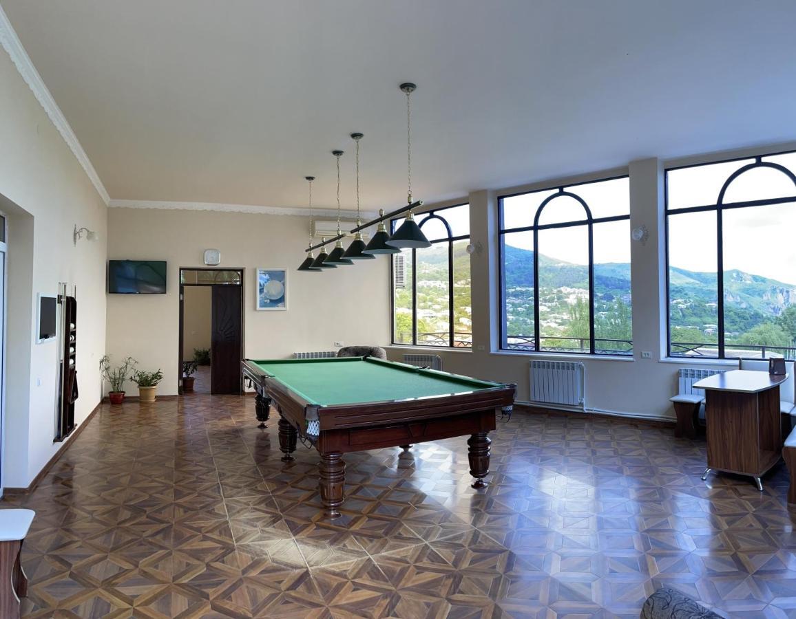 Yolyans Hotel Goris Buitenkant foto
