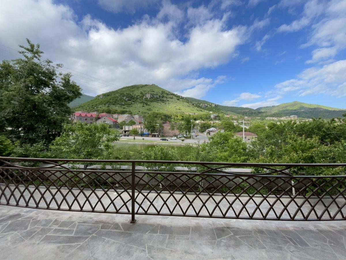 Yolyans Hotel Goris Buitenkant foto