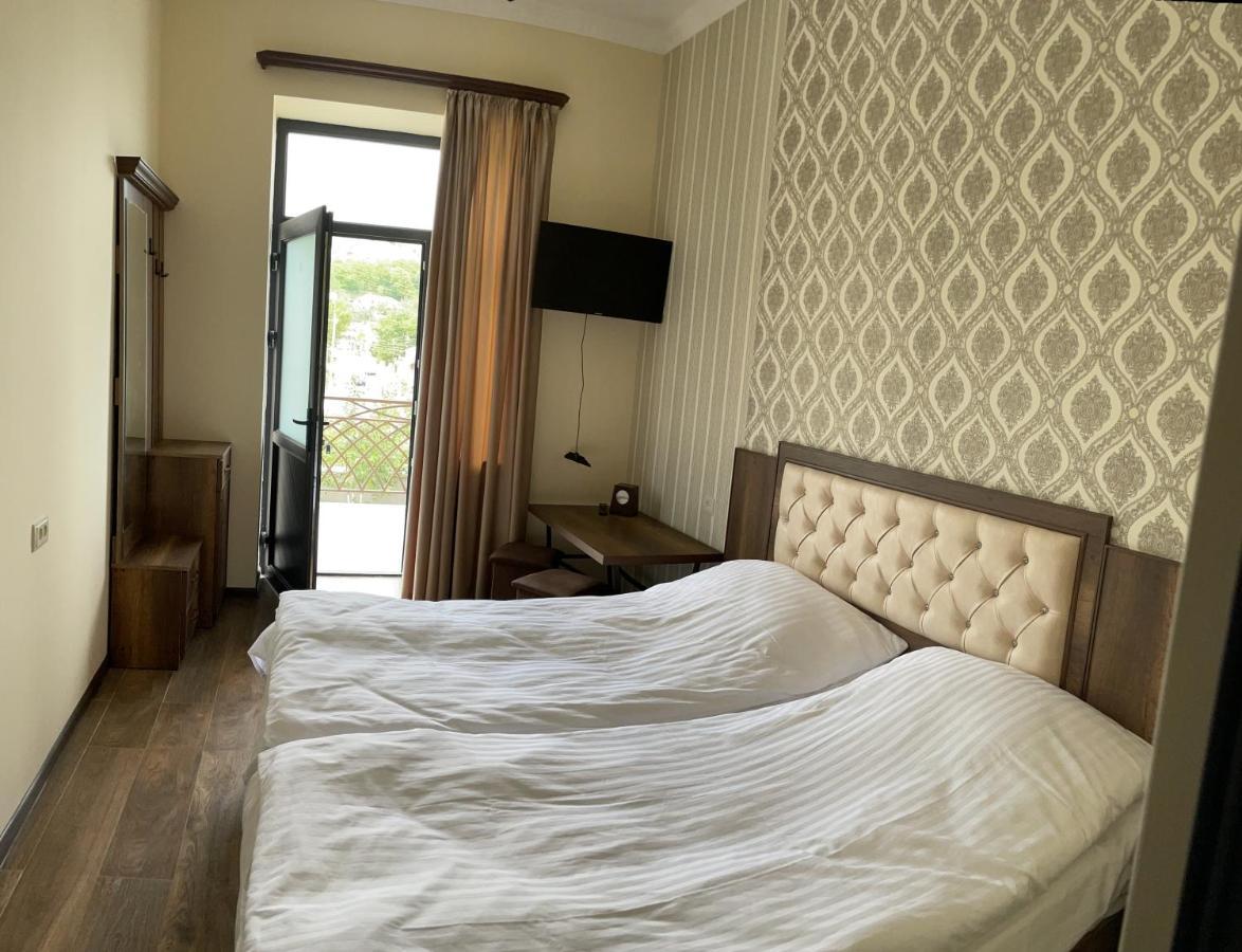 Yolyans Hotel Goris Buitenkant foto