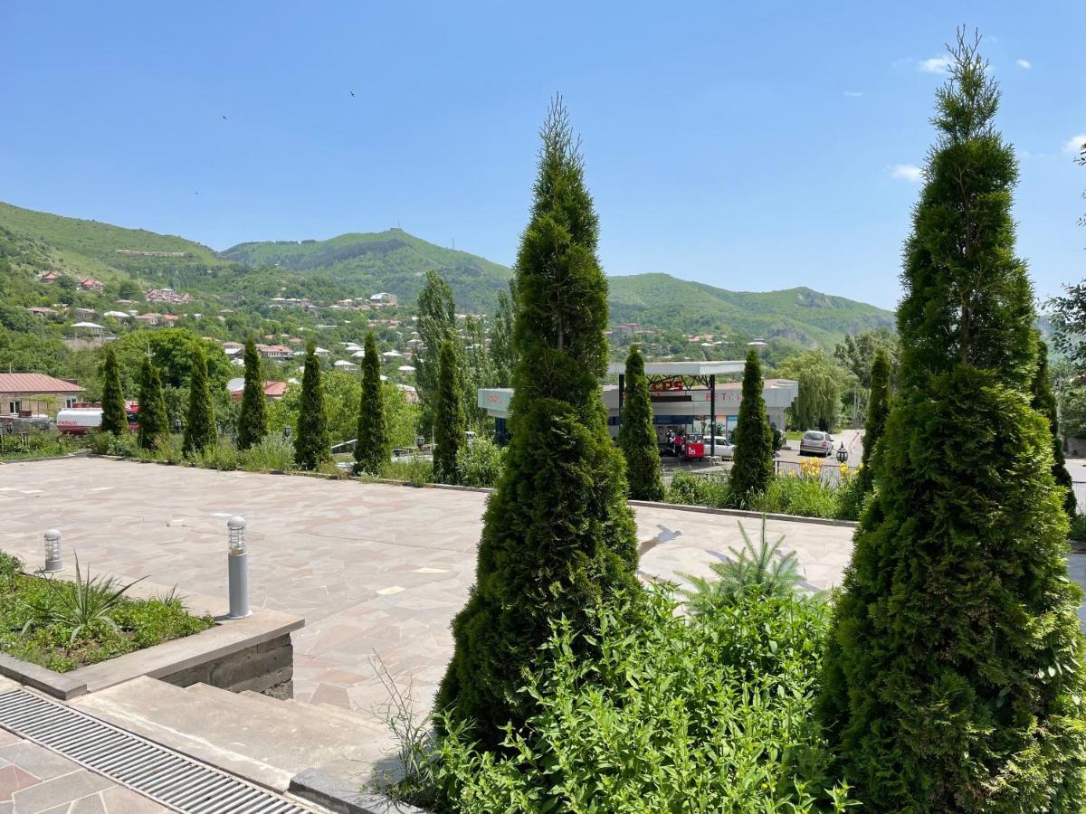 Yolyans Hotel Goris Buitenkant foto